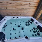 Berglodge Fuer 10 Personen Mit Sauna Und Yacuzzi 펜션