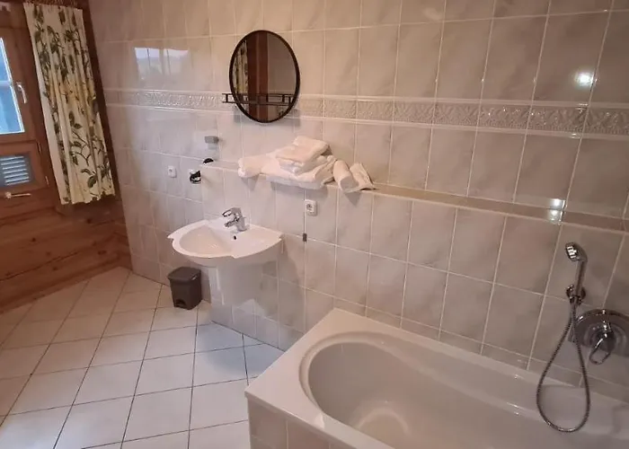 Tatil Evi Berglodge Fuer 10 Personen Mit Sauna Und Yacuzzi *